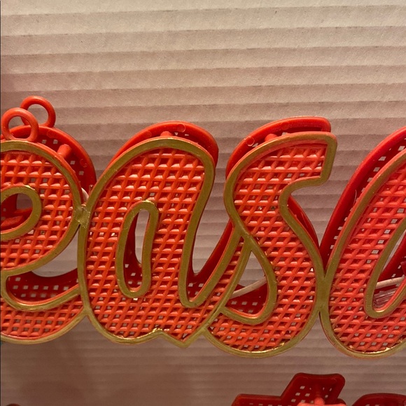 Vintage Red and Green Season's Greetings Sign - Picture 6 of 10